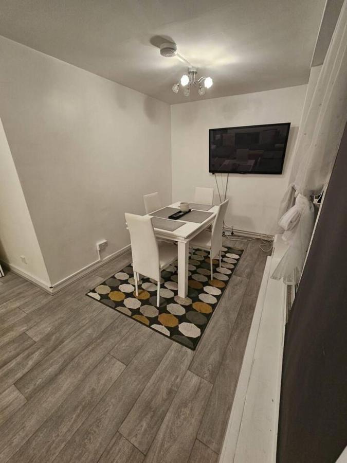 Stunning 1-Bed Apartment In Лондон Екстер'єр фото