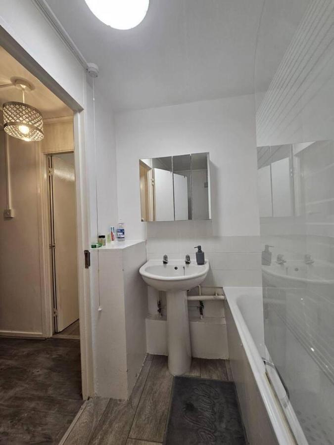 Stunning 1-Bed Apartment In Лондон Екстер'єр фото